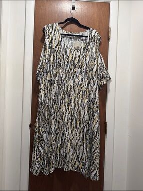 Women's Printed Short-Sleeve Swing Dress in Black, White & Yellow